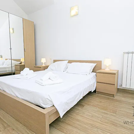 Ortensia House By Ml Whte House Apartmán Janov